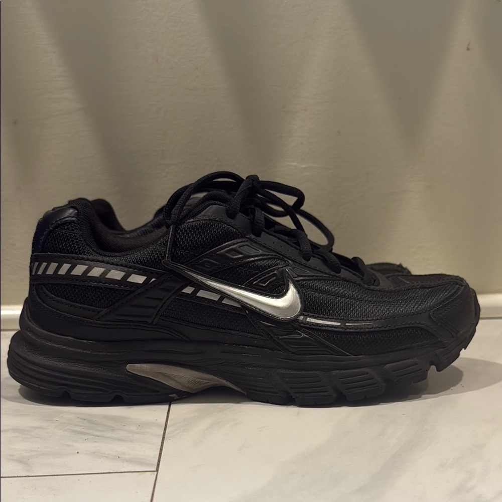Nike Black and Silver initiator gym shoe